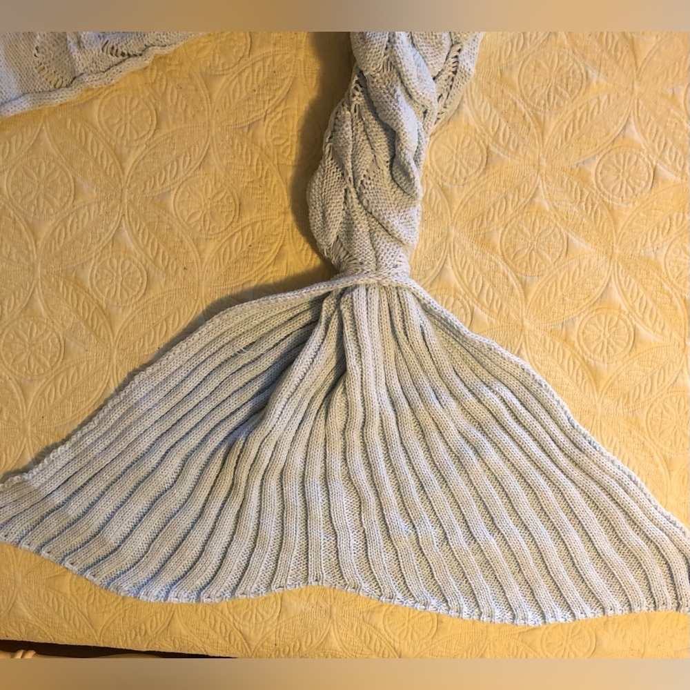*NOW 30% OFF!!!* Mermaid Tail Blanket; Knit; Scale & Fin Detail; Aqua Blue - Picture 10 of 12